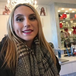 Meet your Posher, Angela